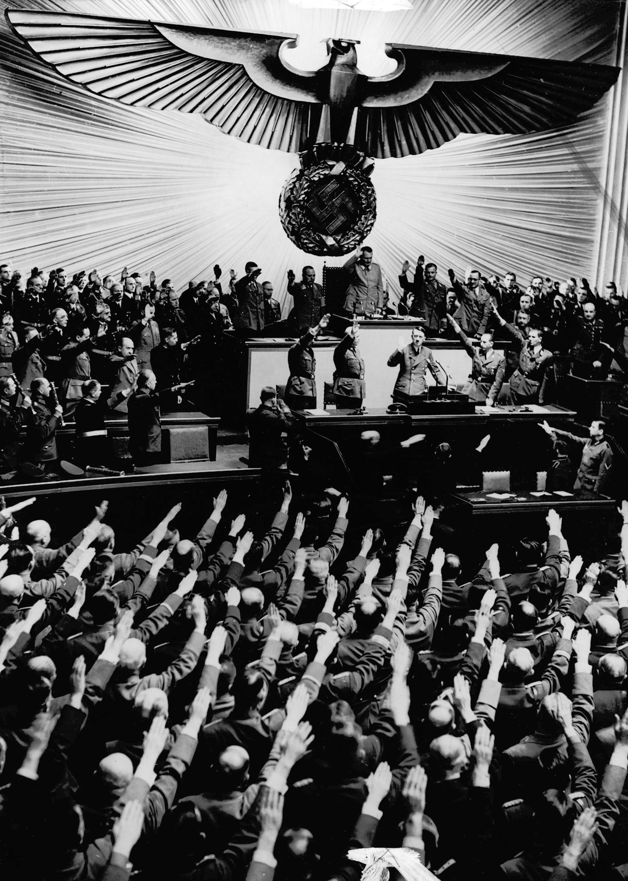 Ovation for Hitler after declaring war on America